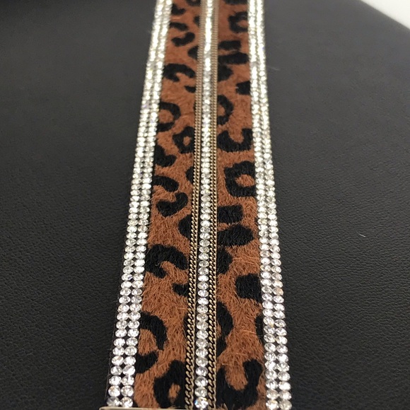 💥NEW💥 Vegan Leather Animal Print & Diamond Cuff - Picture 7 of 8